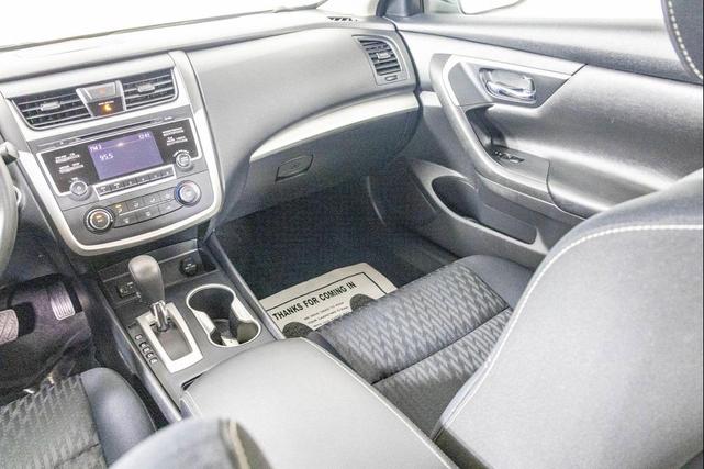 Photo of 2018 Glacier White Nissan Altima