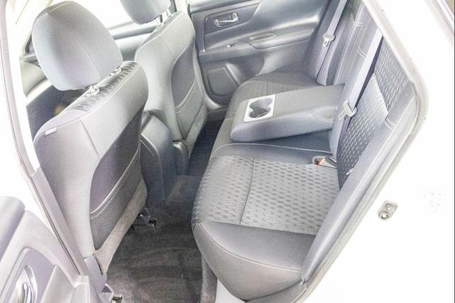 Photo of 2018 Glacier White Nissan Altima