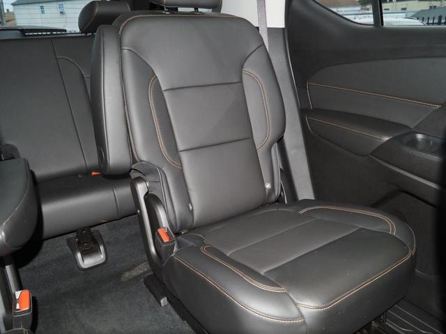 Photo of 2021 Mosaic Black Metallic Chevrolet Traverse