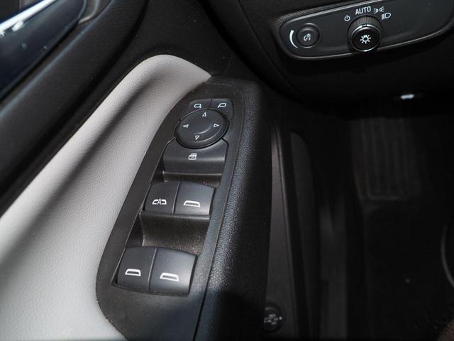 Photo of 2022 Summit White Chevrolet Equinox