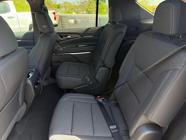 Photo of 2025 Summit White Chevrolet Traverse