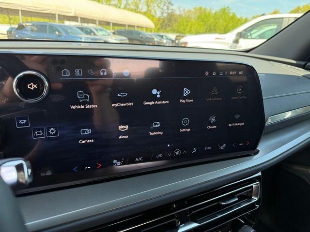 Photo of 2025 Summit White Chevrolet Traverse