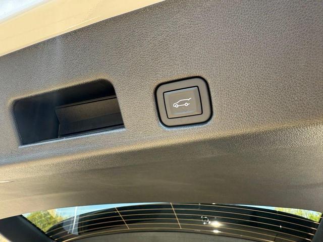 Photo of 2025 Summit White Chevrolet Traverse