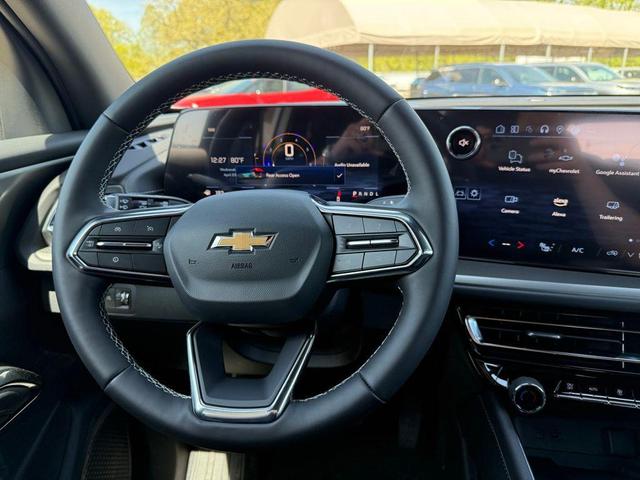 Photo of 2025 Summit White Chevrolet Traverse