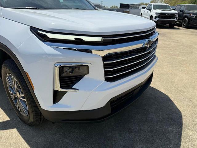 Photo of 2025 Summit White Chevrolet Traverse