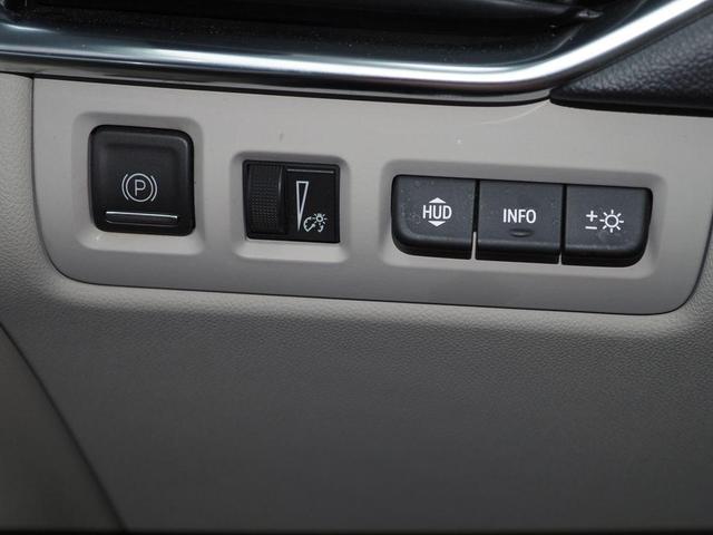 Photo of 2022 Crystal White Tri-Coat Cadillac XT4