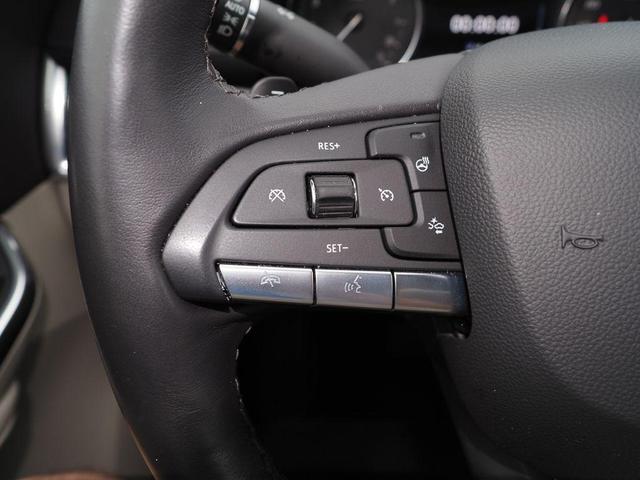 Photo of 2022 Crystal White Tri-Coat Cadillac XT4
