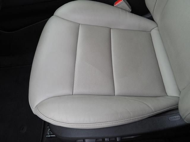 Photo of 2022 Crystal White Tri-Coat Cadillac XT4