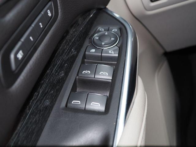 Photo of 2022 Crystal White Tri-Coat Cadillac XT4