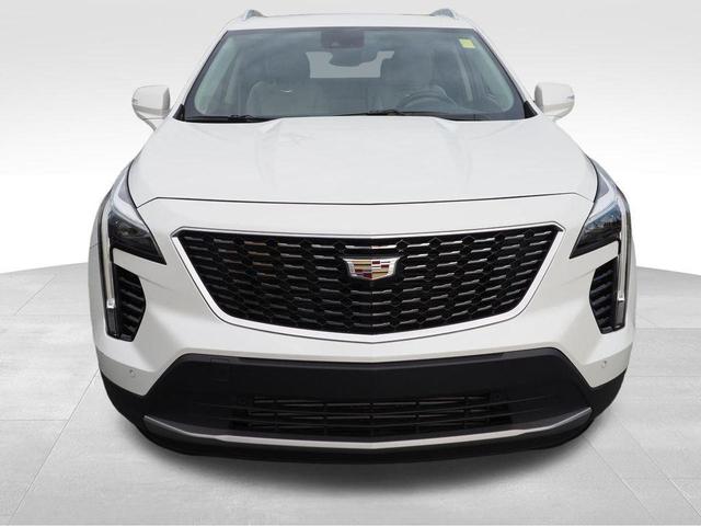 Photo of 2022 Crystal White Tri-Coat Cadillac XT4