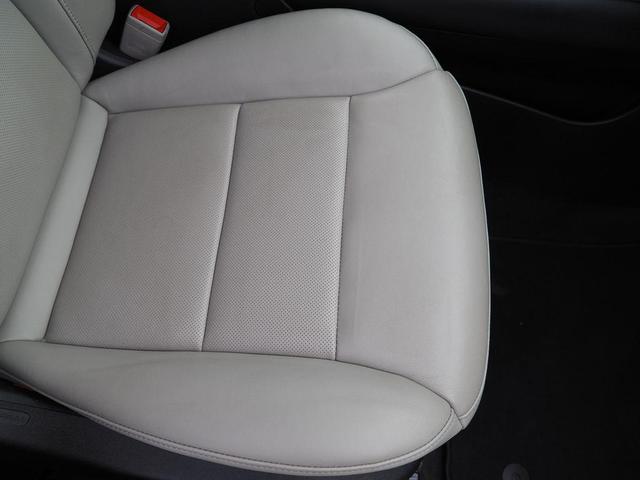 Photo of 2022 Crystal White Tri-Coat Cadillac XT4