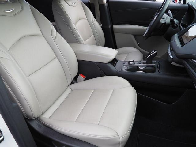Photo of 2022 Crystal White Tri-Coat Cadillac XT4