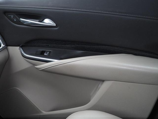 Photo of 2022 Crystal White Tri-Coat Cadillac XT4