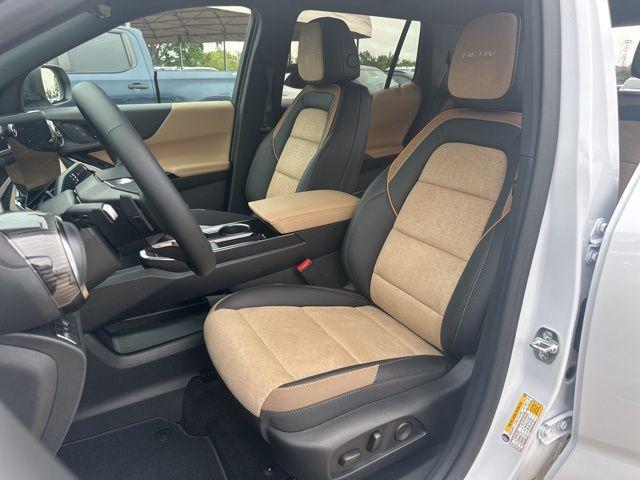 Photo of 2026 Polar White Chevrolet Equinox