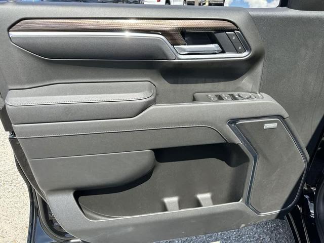 Photo of 2025 Black Chevrolet Silverado 1500