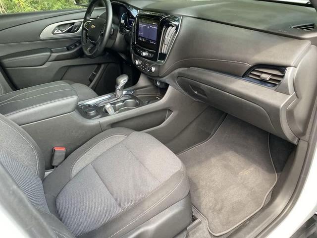 Photo of 2023 Summit White Chevrolet Traverse