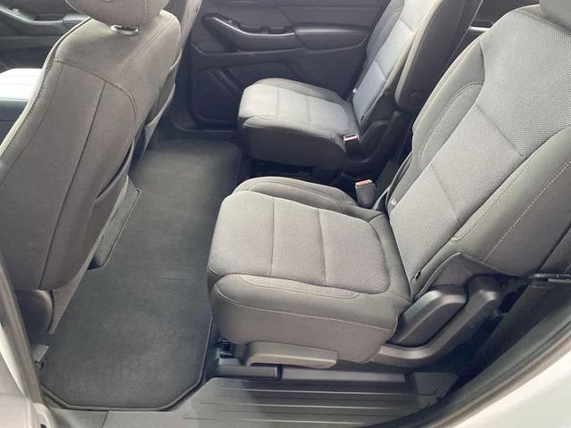 Photo of 2023 Summit White Chevrolet Traverse