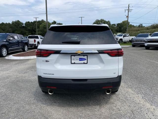 Photo of 2023 Summit White Chevrolet Traverse