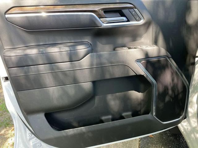 Photo of 2025 Summit White Chevrolet Silverado 1500