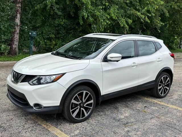 Photo of 2017 White Nissan Rogue Sport