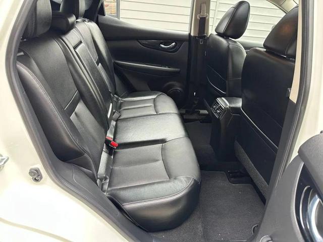 Photo of 2017 White Nissan Rogue Sport