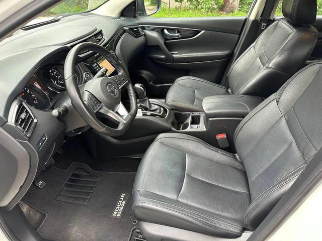 Photo of 2017 White Nissan Rogue Sport