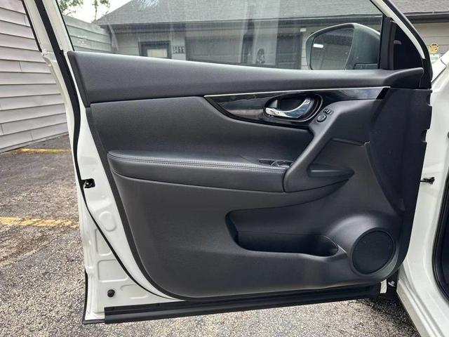 Photo of 2017 White Nissan Rogue Sport