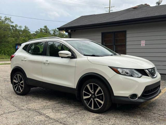 Photo of 2017 White Nissan Rogue Sport