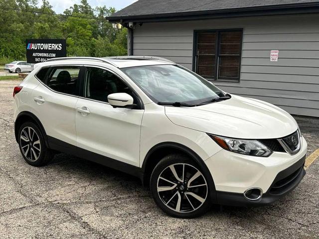 Photo of 2017 White Nissan Rogue Sport