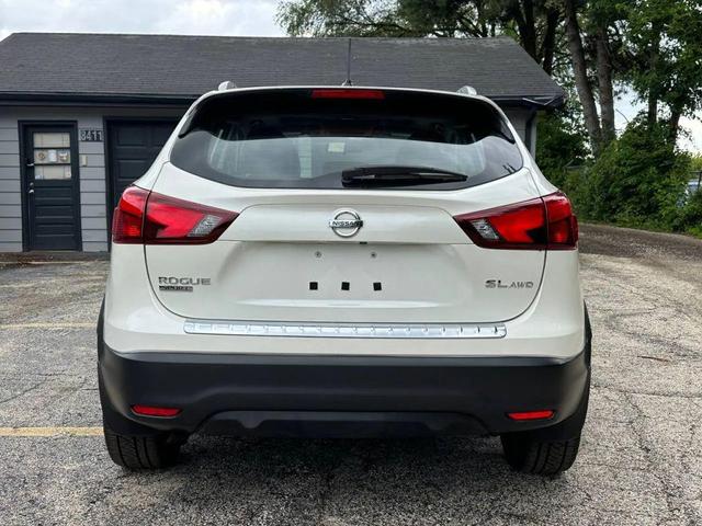 Photo of 2017 White Nissan Rogue Sport