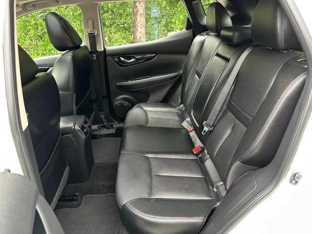 Photo of 2017 White Nissan Rogue Sport