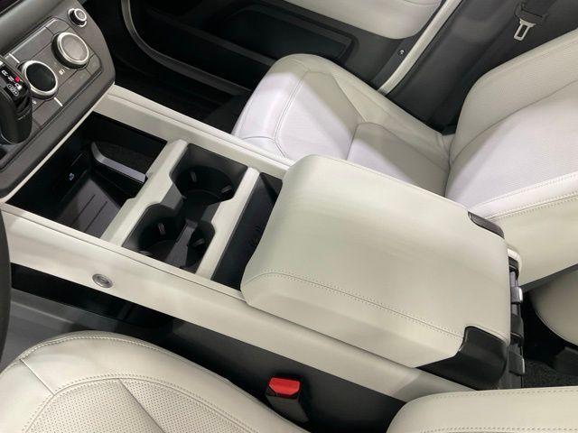 Photo of 2025 Fuji White Land Rover Defender