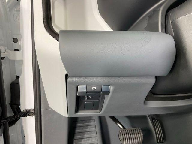 Photo of 2025 Fuji White Land Rover Defender