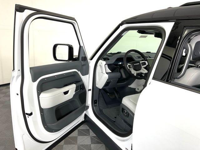 Photo of 2025 Fuji White Land Rover Defender
