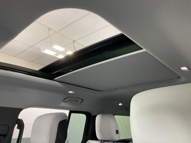 Photo of 2025 Fuji White Land Rover Defender