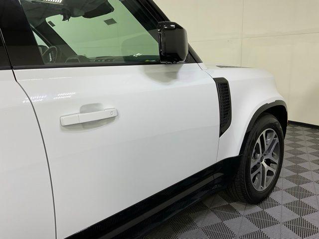 Photo of 2025 Fuji White Land Rover Defender