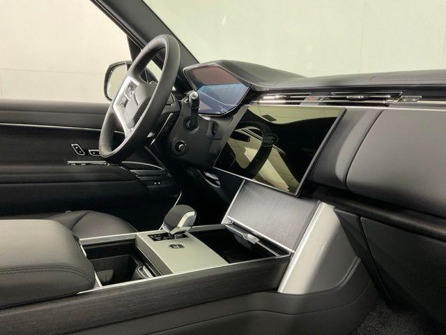 Photo of 2025 Santorini Black Land Rover Range Rover