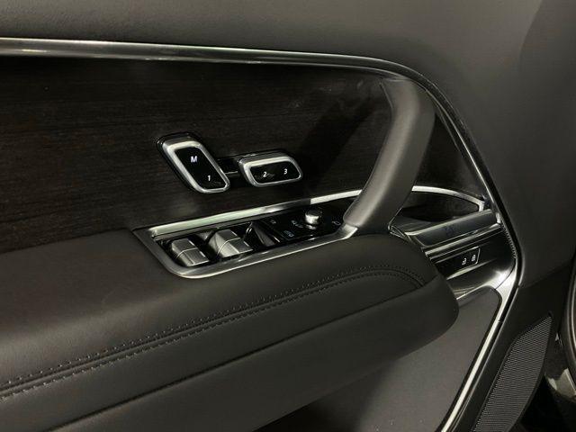 Photo of 2025 Santorini Black Land Rover Range Rover