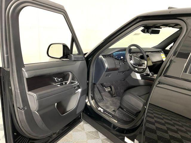 Photo of 2025 Santorini Black Land Rover Range Rover