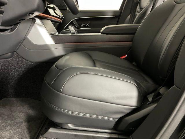 Photo of 2025 Santorini Black Land Rover Range Rover