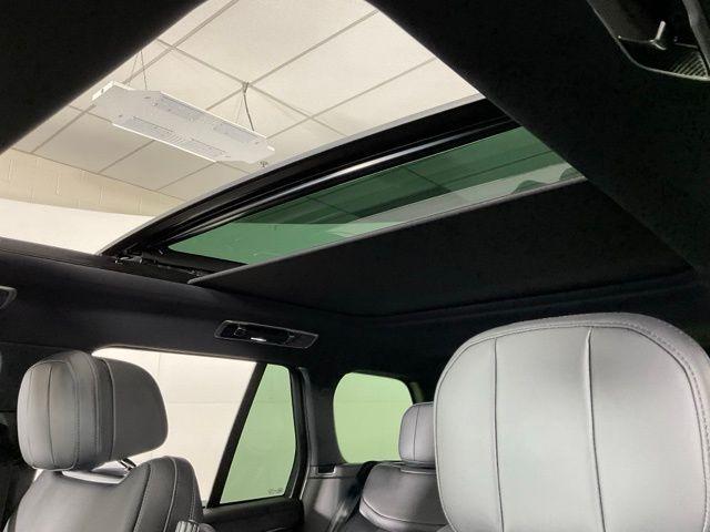 Photo of 2025 Santorini Black Land Rover Range Rover