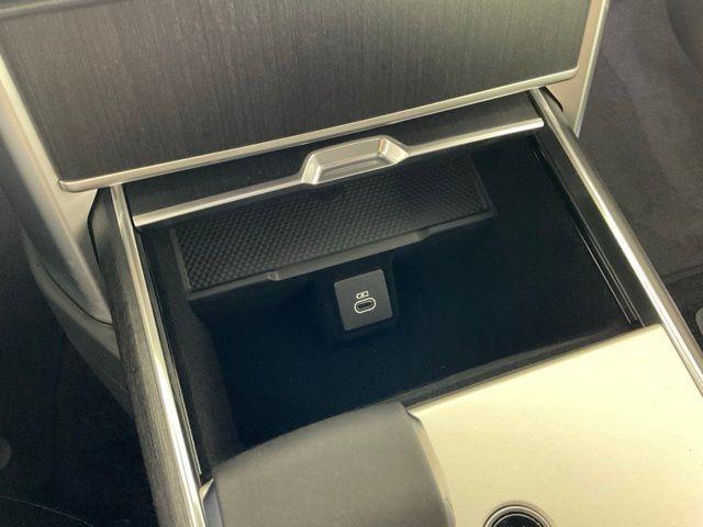 Photo of 2025 Santorini Black Land Rover Range Rover