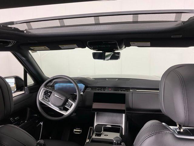 Photo of 2025 Santorini Black Land Rover Range Rover
