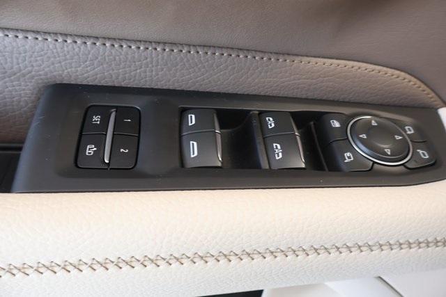 Photo of 2021 White Frost Tri-Coat GMC Yukon