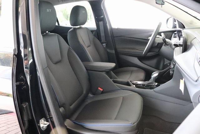 Photo of 2025 Ebony Twilight Metallic Buick Encore GX