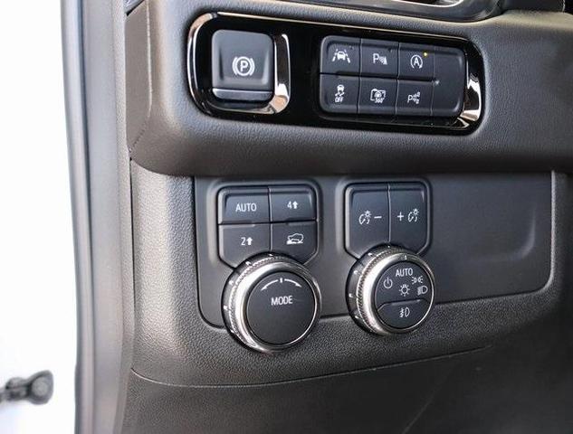 Photo of 2025 Summit White GMC Yukon XL