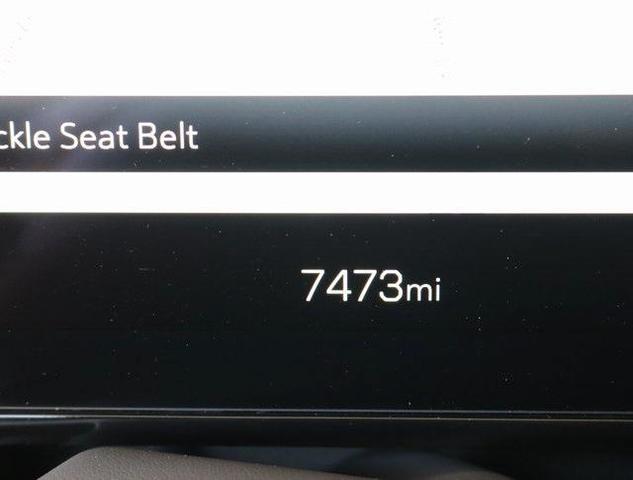 Photo of 2025 Summit White GMC Yukon XL