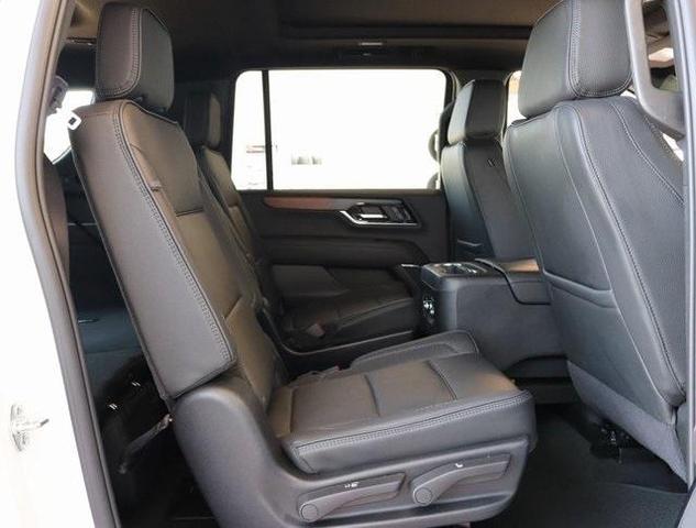 Photo of 2025 Summit White GMC Yukon XL