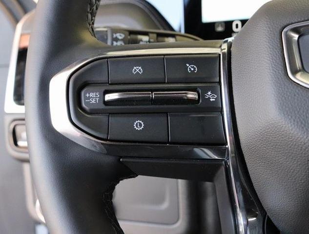 Photo of 2025 Summit White GMC Yukon XL