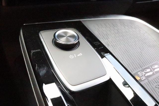 Photo of 2025 Summit White Buick Enclave